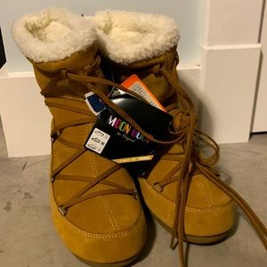 MOON BOOTS NWT Brown Suede Never Worn 2000s Vintage HOT for this Winter